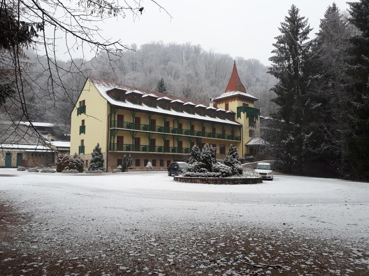 Bakony Hotel Баконьбийл Екстер'єр фото
