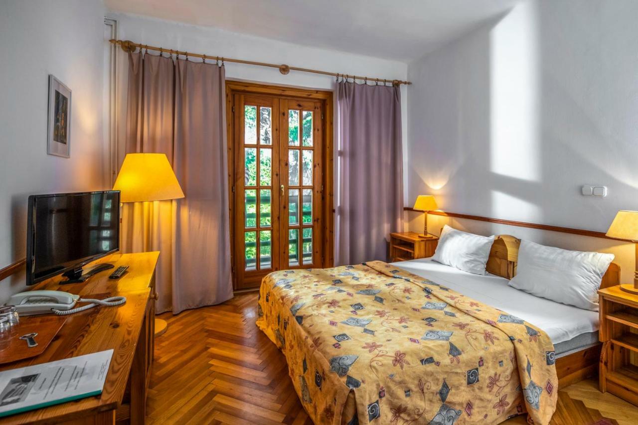 Bakony Hotel Баконьбийл Екстер'єр фото